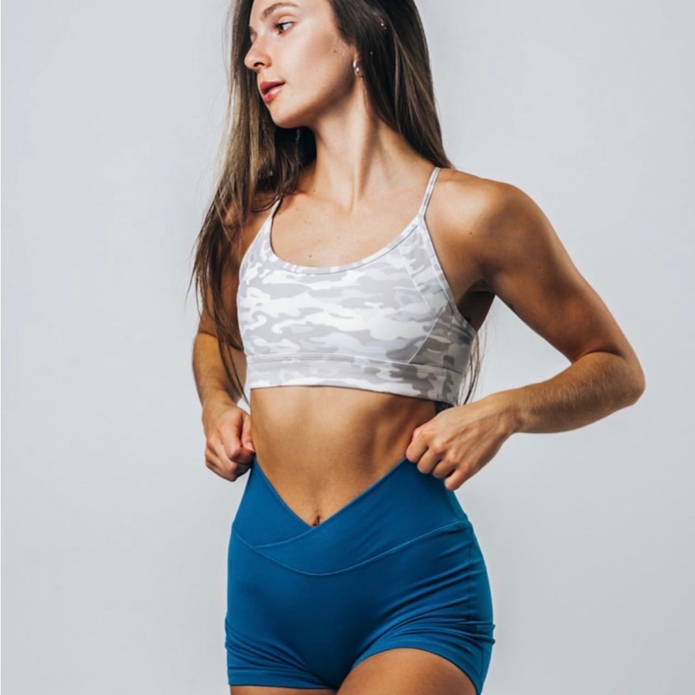 Alphalete surface limitless bra silver camo